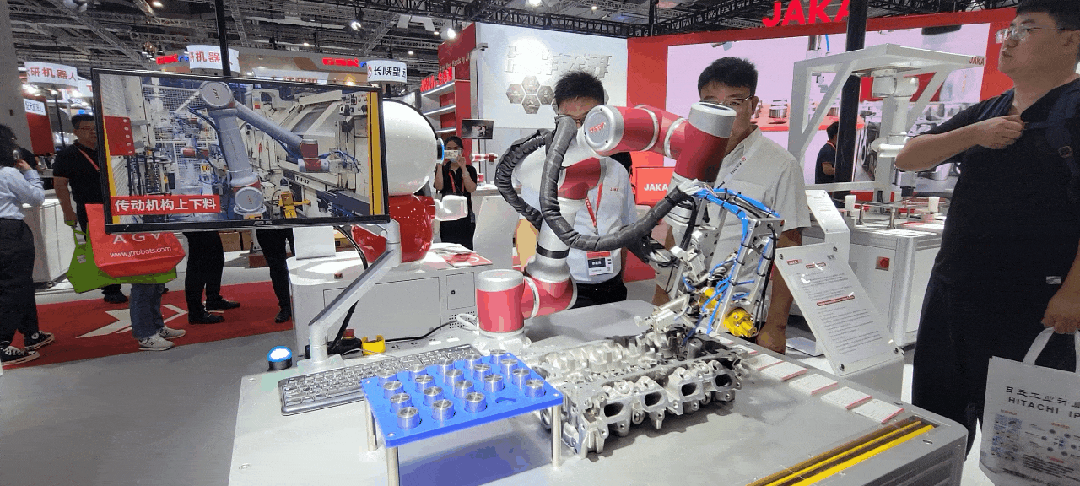 Flexible assembly of engine valve cover
