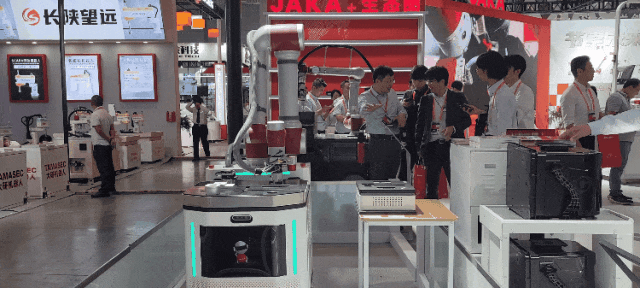 Mobile robot magazine handling